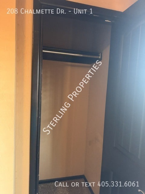 Building Photo - 208 Chalmette Dr