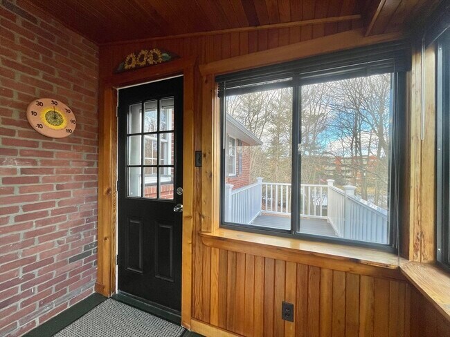 Building Photo - 77 Louise Rd