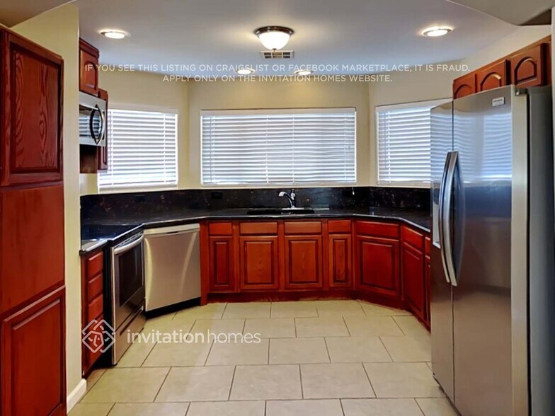 Building Photo - 11690 N 79th Dr