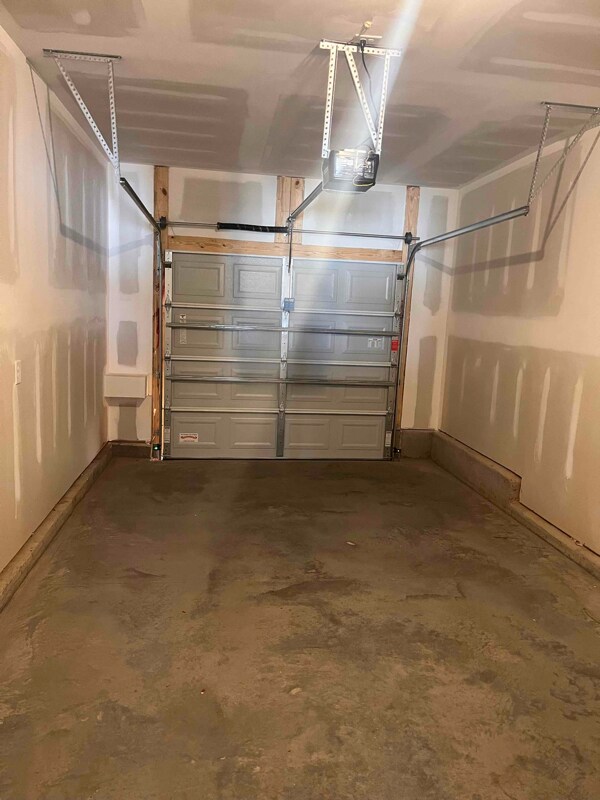 Building Photo - 1911 Frost Dr