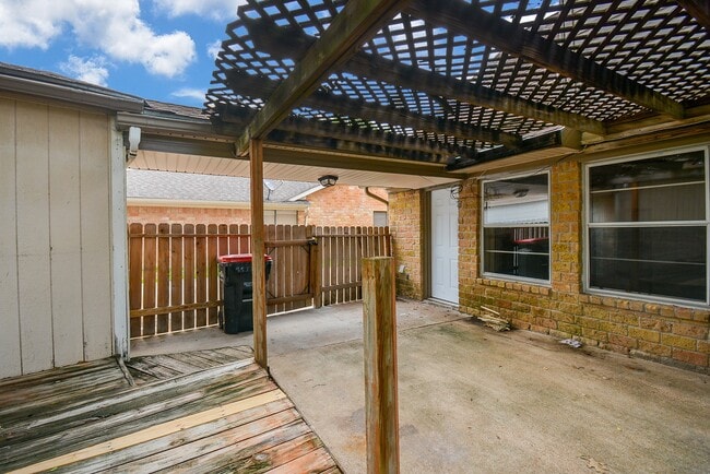 Building Photo - 21318 Park Valley Dr
