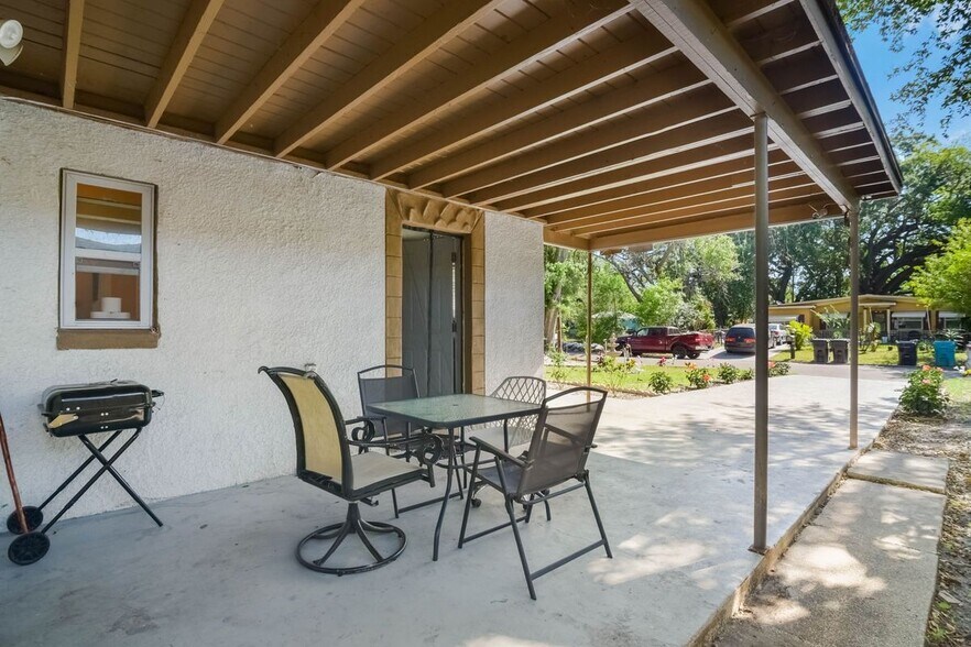 Building Photo - 1226 Dewey Ave