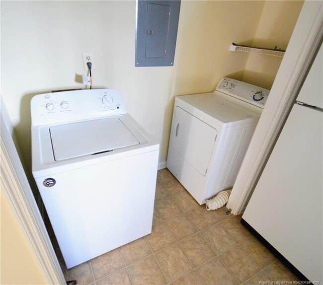 Building Photo - 224 Waterdown Dr