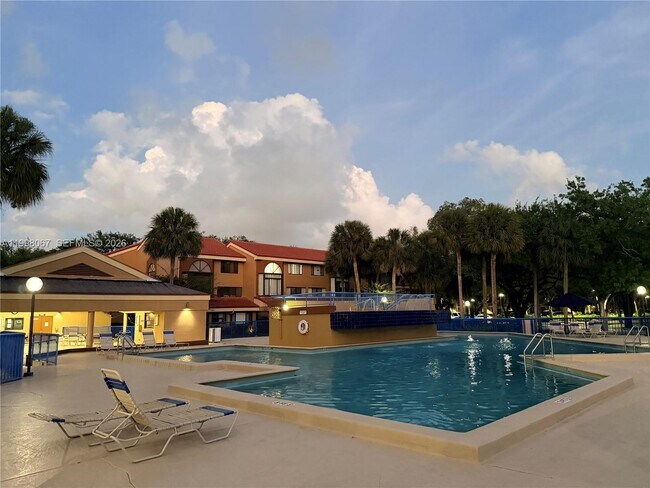 Building Photo - 15405 N Miami Lakeway