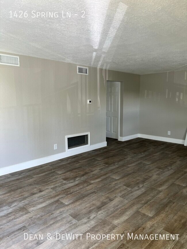 Building Photo - 1426 Spring Ln