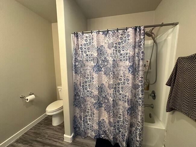 Building Photo - 3/2 located in Upland Crossing, Available December!