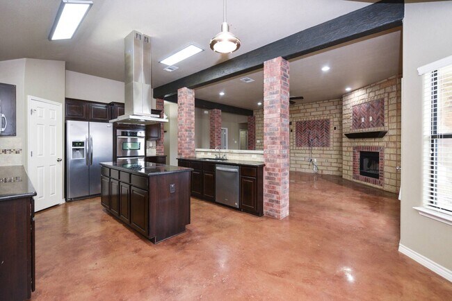 Building Photo - 7100 Almond Dr