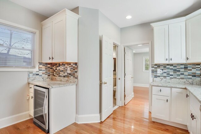 Building Photo - Amazing Anacostia 3 Bedroom with Parking I...