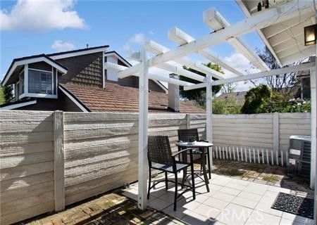 Building Photo - 52 Weepingwood