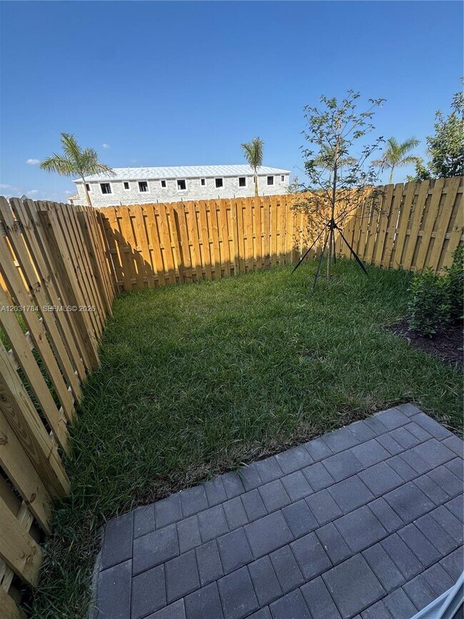 Building Photo - $2,400 2655 SE 28