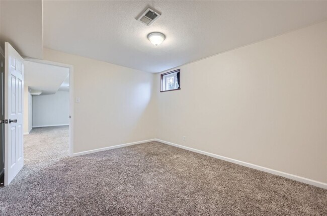 Building Photo - Great location! Updated 3Bed/2Bath Ranch with full basement, wood floors, and large fenced-in-yard!