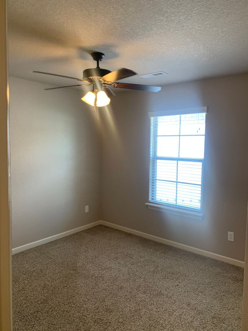 Building Photo - 1630 Abbey Ln