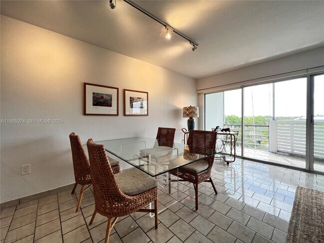 Building Photo - 555 Crandon Blvd