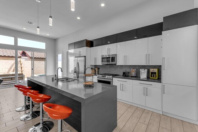 Building Photo - 51855 Avenida Juarez
