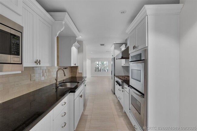 Building Photo - 2401 NE 47th St