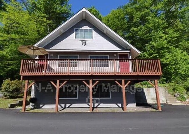 Building Photo - 108 3rd St