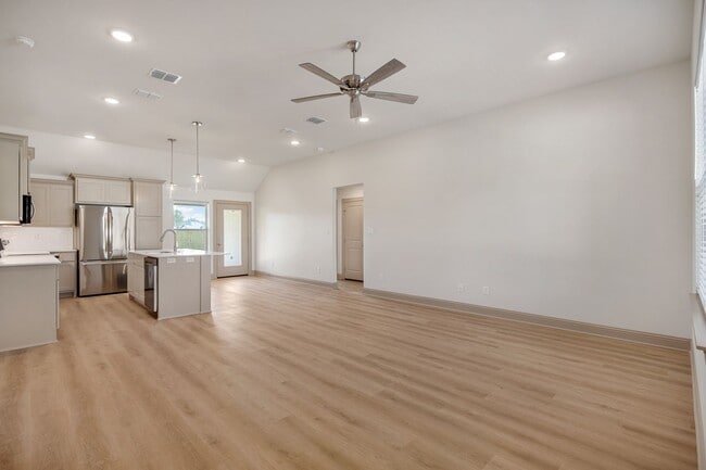 Building Photo - 3195 Dogwood Pk Blvd