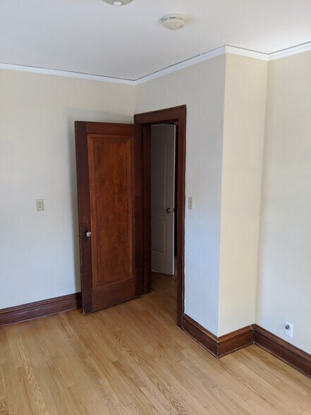 Building Photo - 210 S Randall Ave