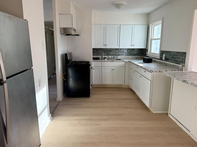 Building Photo - 602 Meadowlawn Dr