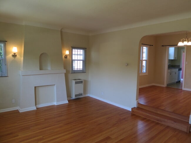 Building Photo - 5105 W 20th St