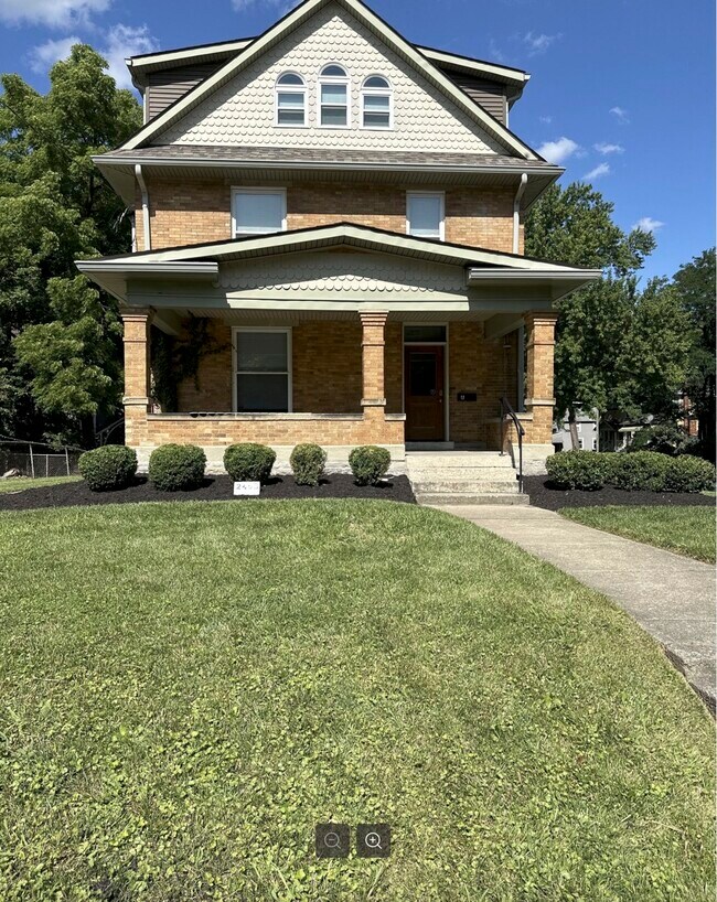 Building Photo - 2453 Neil Ave