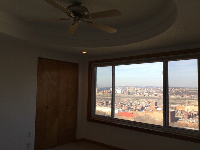 Building Photo - 2309 Wellington St