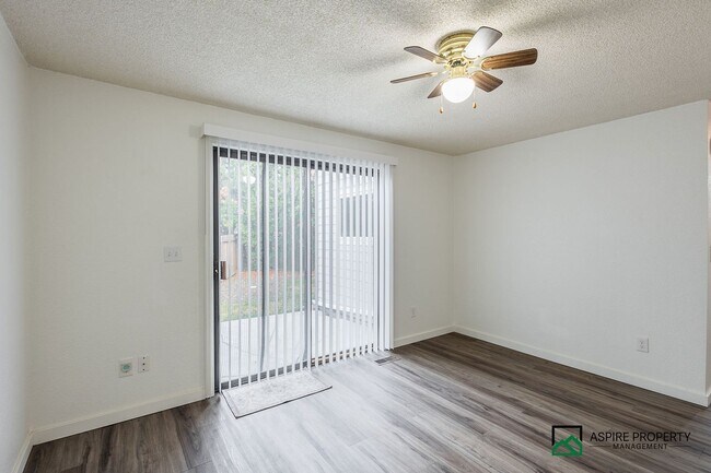 Building Photo - New Renovated 2 Bed 2 bath Townhome