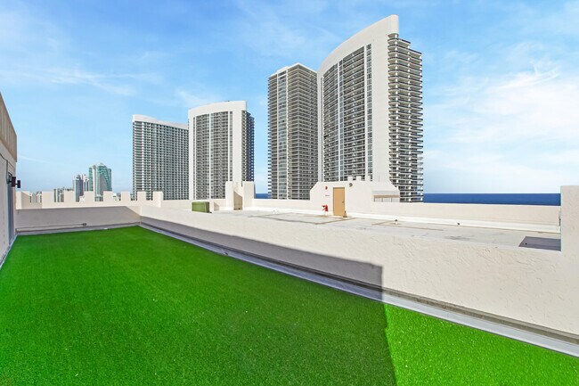 Building Photo - 1865 S Ocean Dr