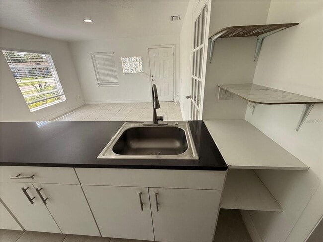 Building Photo - 328 N Observatory Dr