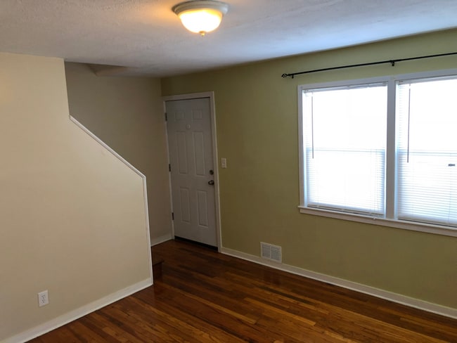 Building Photo - 47 Mayflower St