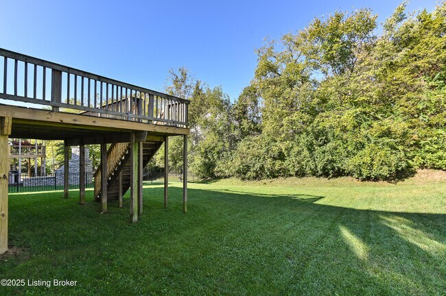 Building Photo - 220 Rockcrest Way