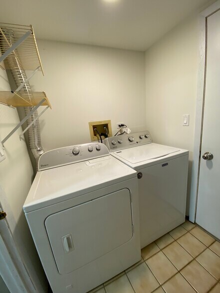 Building Photo - 7917 Knottingham Cir