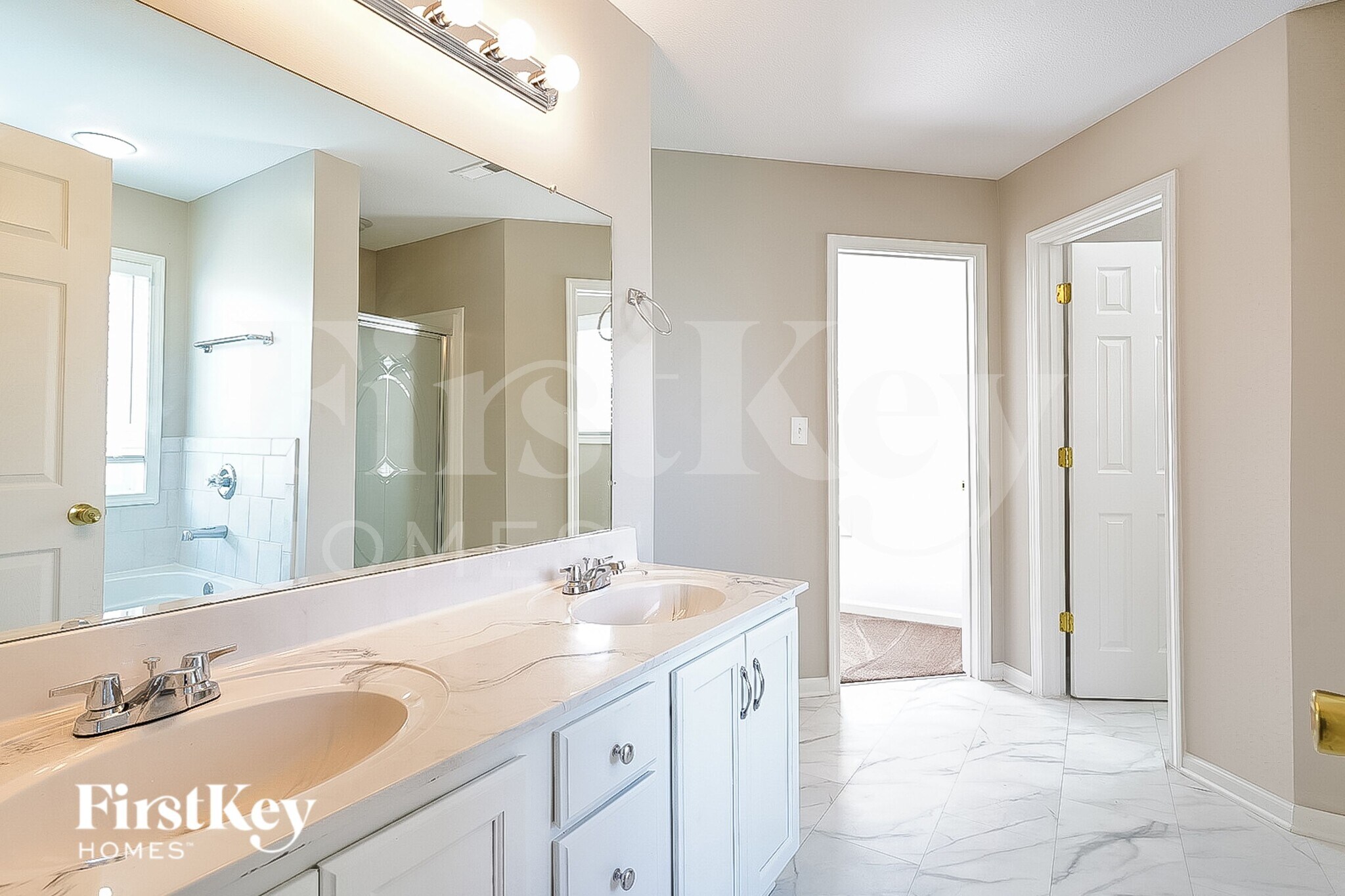 Building Photo - 3426 N Henderson Way