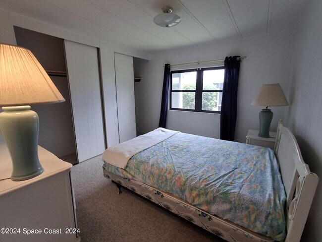 Building Photo - 909 Sequoia St