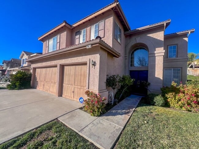 Building Photo - Large 4 bedroom Murrieta home with a loft ...