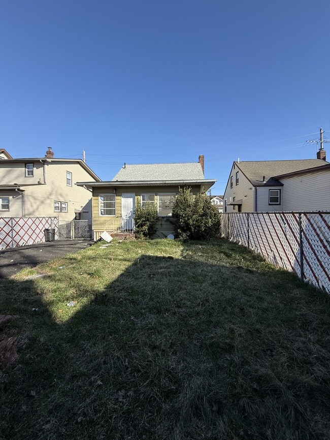 Building Photo - 520 Purce St