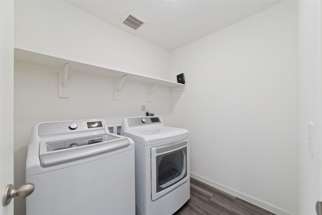 Building Photo - 1001 Wild Enclave Ln