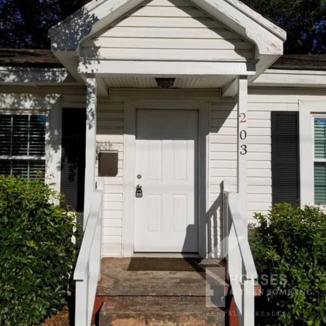 Building Photo - 203 W Faris Rd