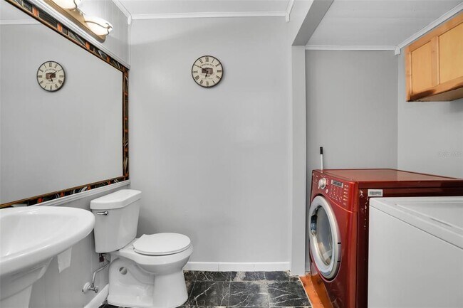 Building Photo - 15217 W Pond Woods Dr