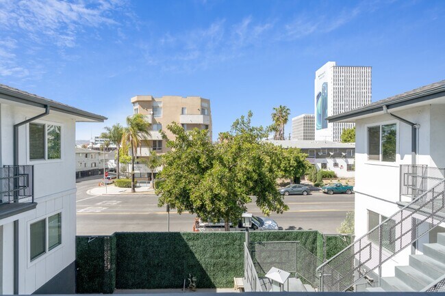 Building Photo - 3850 W 7th St
