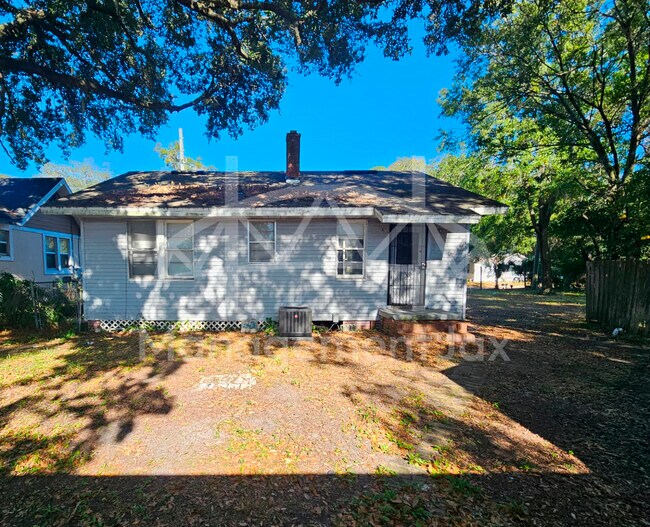 Building Photo - 44 E 45th St