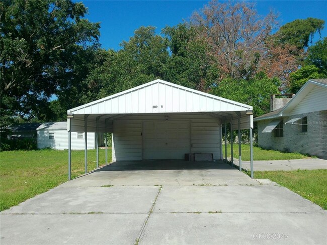 Building Photo - 209 Pinehurst Dr