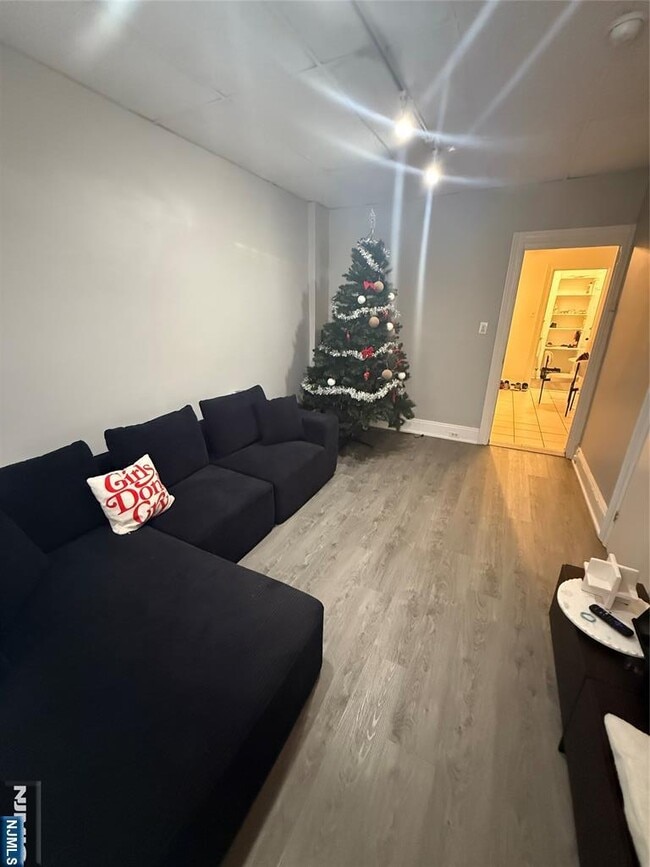 Building Photo - 322 Anderson Ave