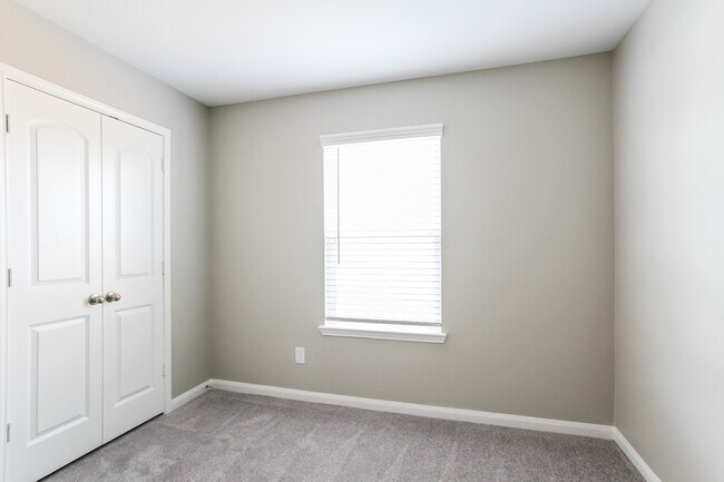 Building Photo - 25213 Dickens Dr