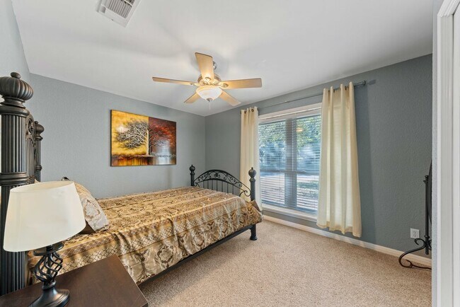 Building Photo - Charming 3-Bed Home with Fireplace & Garage in New Braunfels – 1,505 Sq Ft of Comfort
