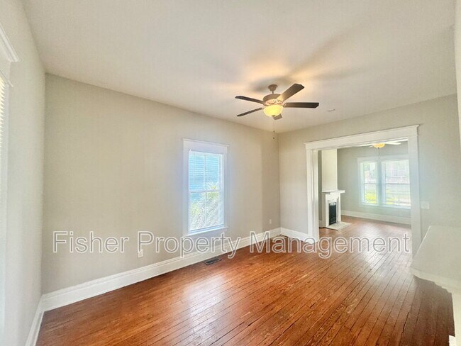 Building Photo - 411 W 26th St
