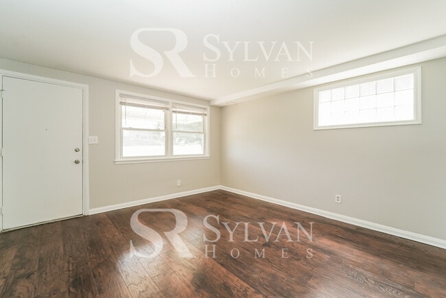 Building Photo - The living is easy in this 3 bedroom, 1 ba...