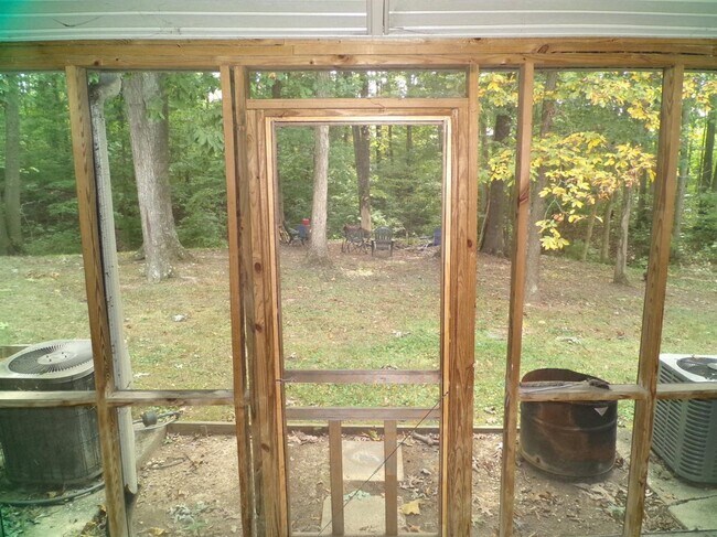Building Photo - 244 Meadowview Dr