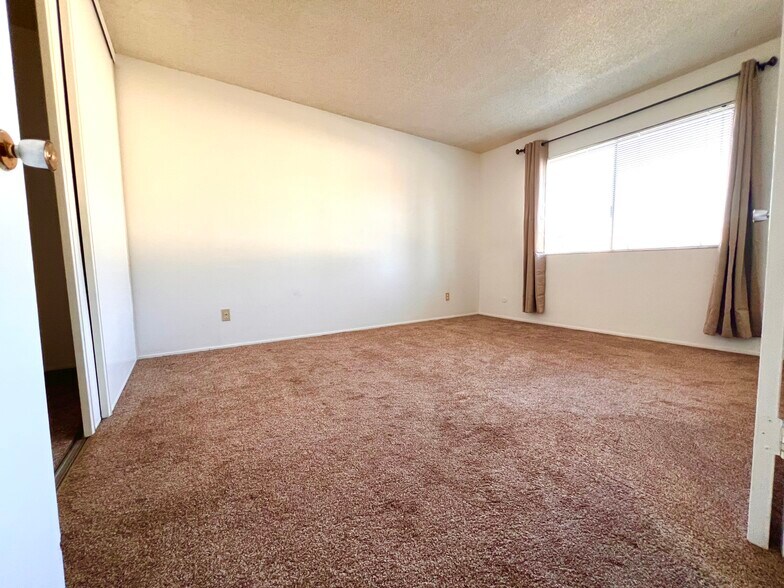 Master bedroom - 38612 Royal Ann Cmn