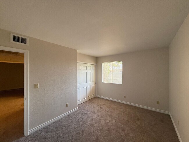 Building Photo - 5163 Indian River Dr